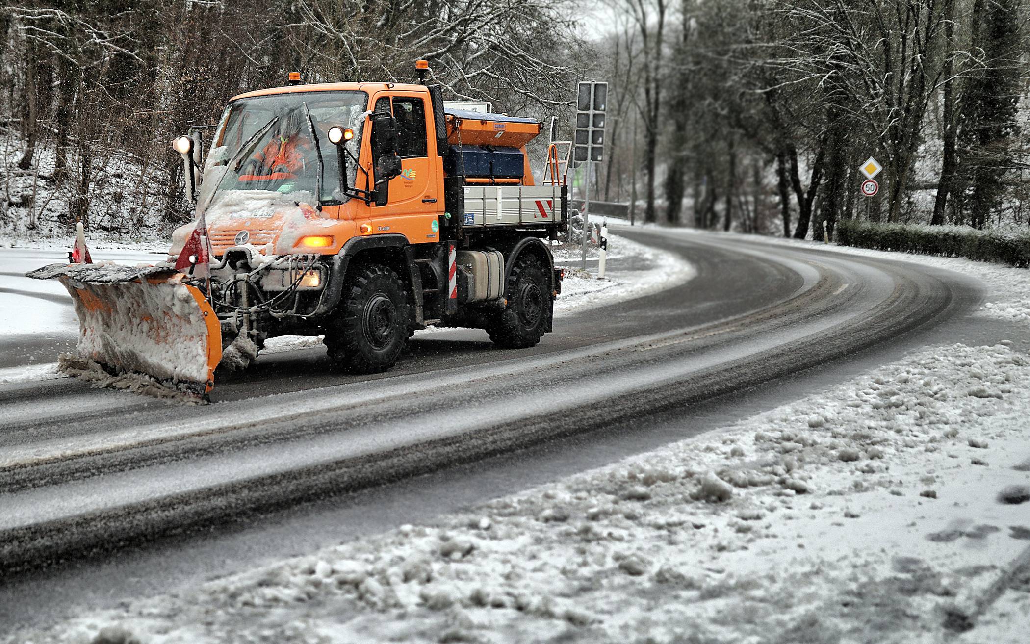 Streudienst in Mönchengladbach – Vorbeugendes und akutes Streuen mit umweltgerechten Streumitteln.